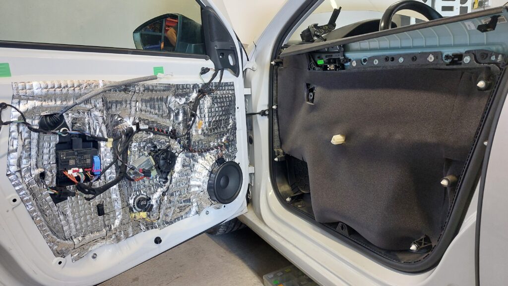 Výměna repro a tlumení Škoda Octavia 3