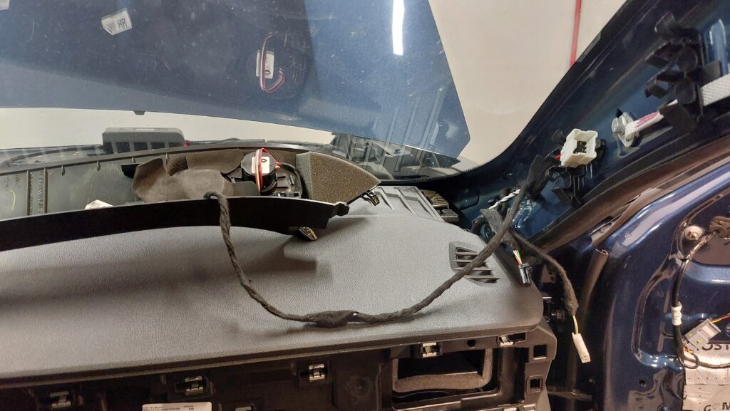 montáž výškových reproduktorů