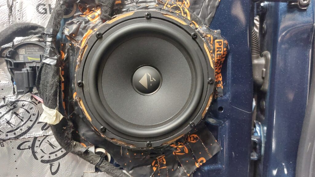 montáž reproduktorů