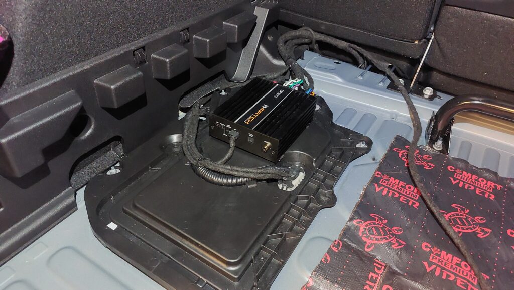 montáž zesilovače