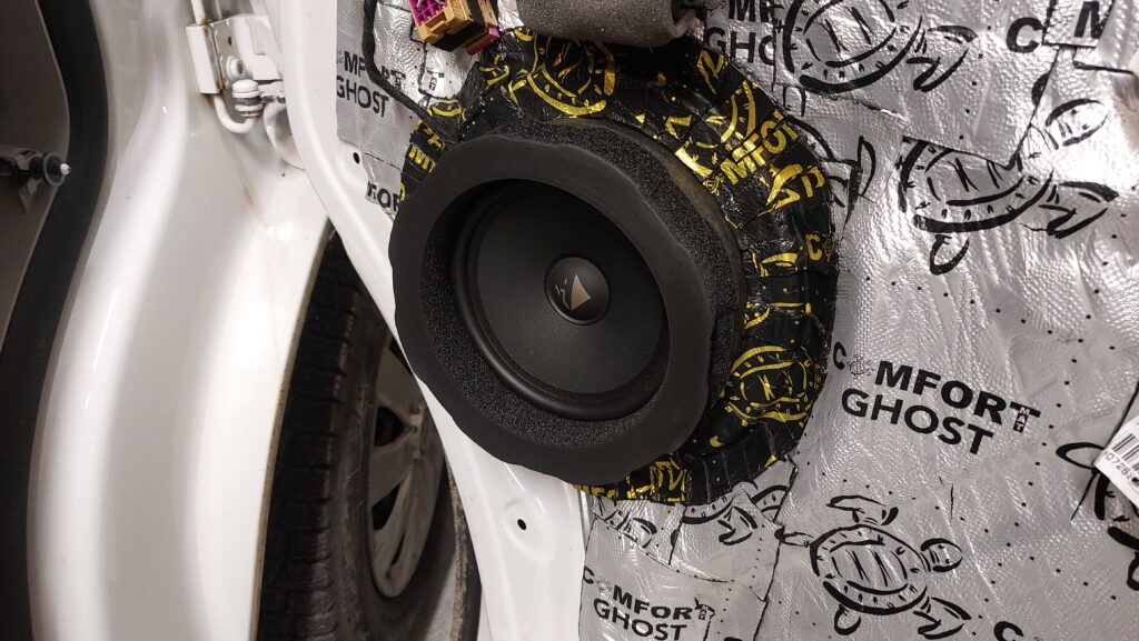 VW T6.1 instalace reproduktorů