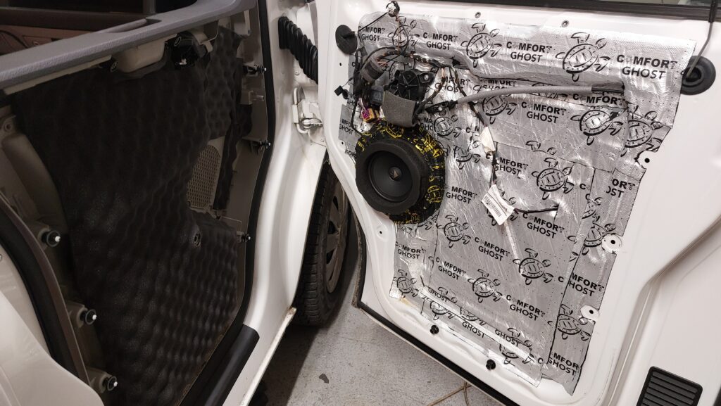 VW T6.1 instalace repro